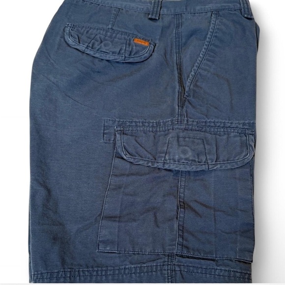 Men's Blue Textured Cargo Shorts. 32” - Picture 3 of 6
